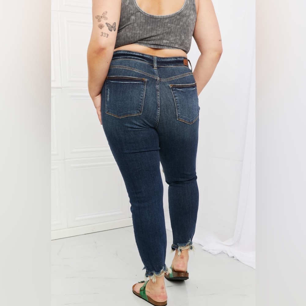 FLASH SALE!! JUDY BLUE Plus Size Melaney Distressed Cropped Ankle Skinny Jeans - Picture 5 of 5